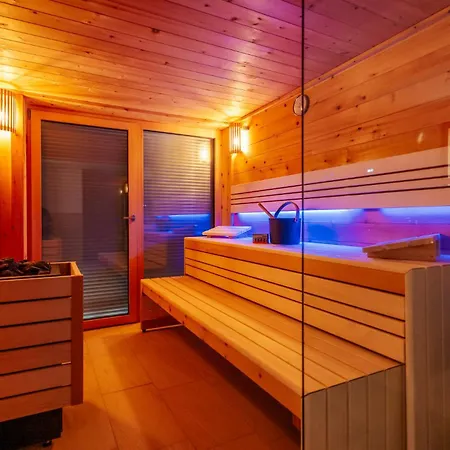 Almchalet Rubin 木屋 丰斯多夫